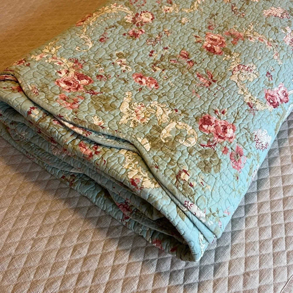 Reversible King Quilt Like New: Light Teal Floral & Stripe Reversible Quilt